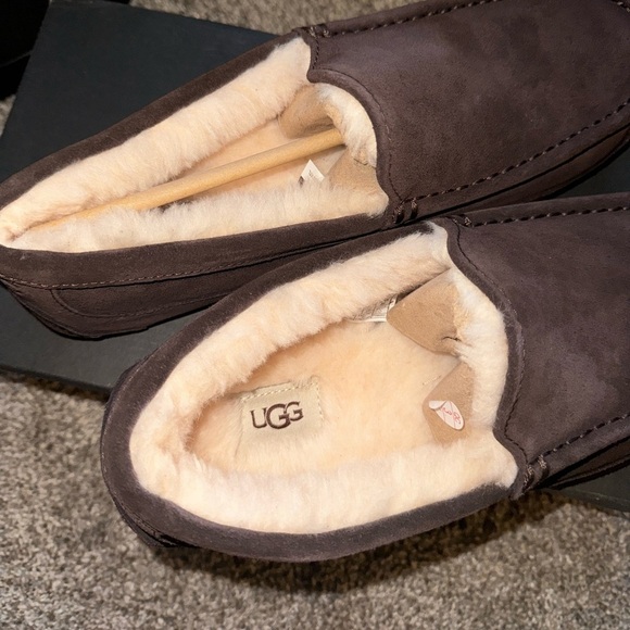 Ugg Slippers - Picture 2 of 4